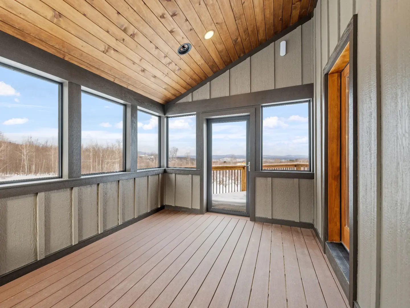 empty-covered-screened-in-porch-with-overlooking-sky-view-in-needham-ma
